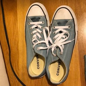 Blue low top converse
